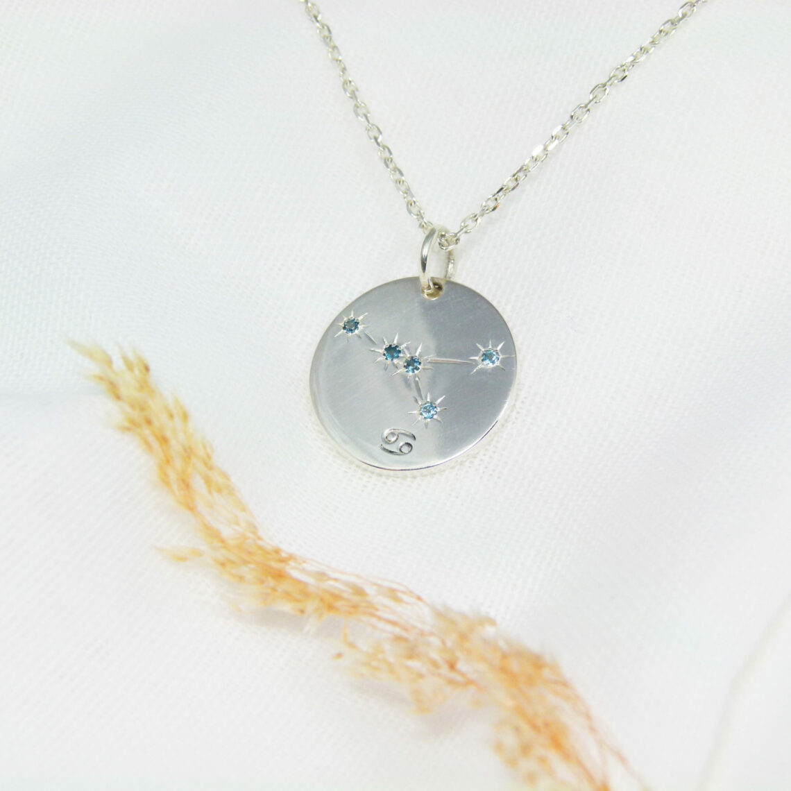 Breloque ronde 13.5 mm - signe astrologique Cancer - Argent 925 Doré x1 - Perles & Co