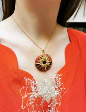 Pendentif Soleil Vermeil & Jaspe porté