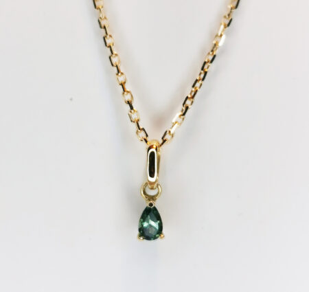 Collier Or Jaune 18K / Or Jaune 750 et Saphir Vert/bleu (Saphir Teal) Collier Or Jaune 18K / Or Jaune 750 et Saphir Vert/bleu (Saphir Teal)