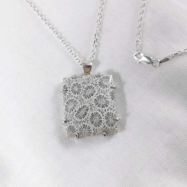 Pendentif Corail Fossilisé blanc Argent