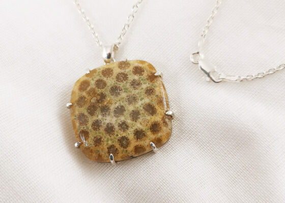 Pendentif Corail Fossilisé orange translucide Argent