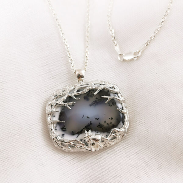 Pendentif Loup dans la clairière Argent et Agate Dendritique