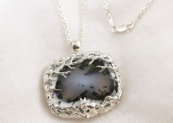 Pendentif Loup dans la clairière Argent et Agate Dendritique
